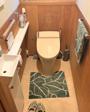施工前。10年以上使用されたトイレが詰まり気味になっていました。