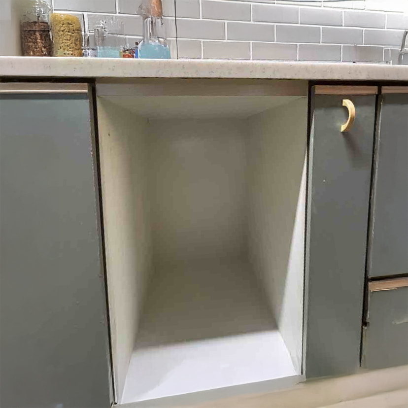 簡易的な収納スペースを作らせていただきました。