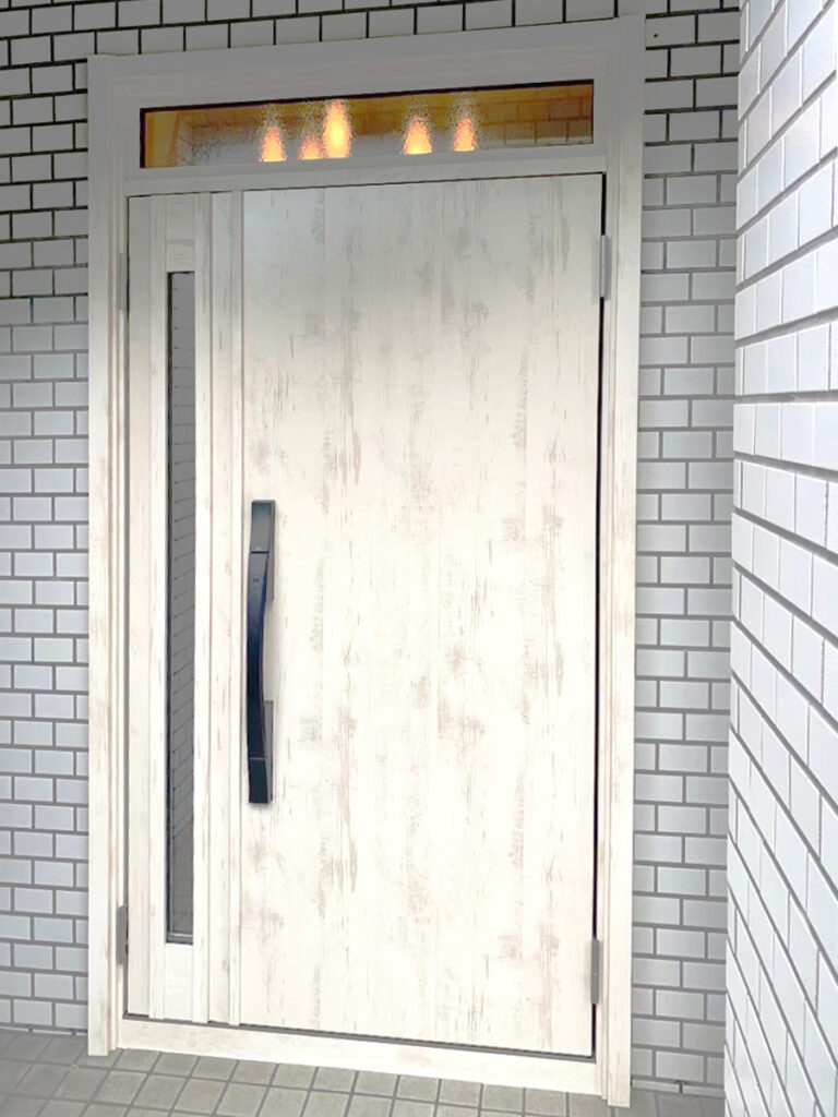 断熱性があり、元々のドアの印象にも近い白い木目がおしゃれなドア<br />
タッチキーを採用し、荷物の多い時のドアの開け閉めも楽になりました。