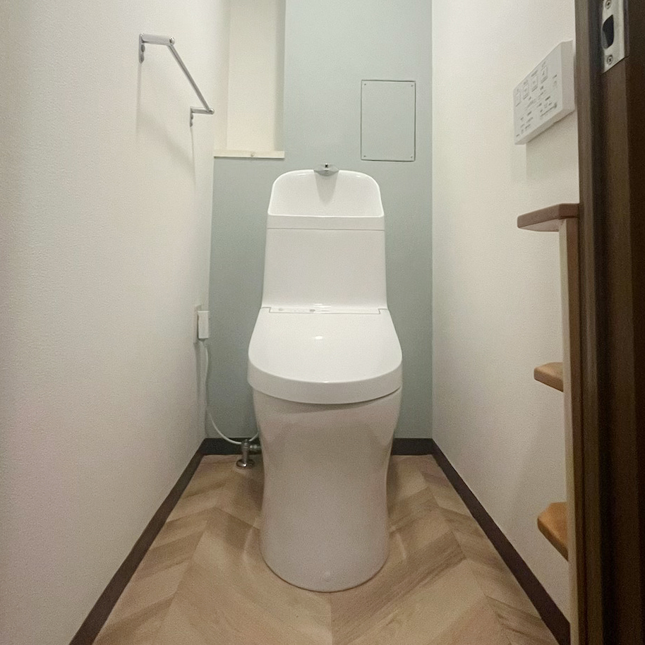 ​福岡県糟屋郡志免町 N様邸 トイレ交換リフォーム | スタイリッシュな内装で快適空間に