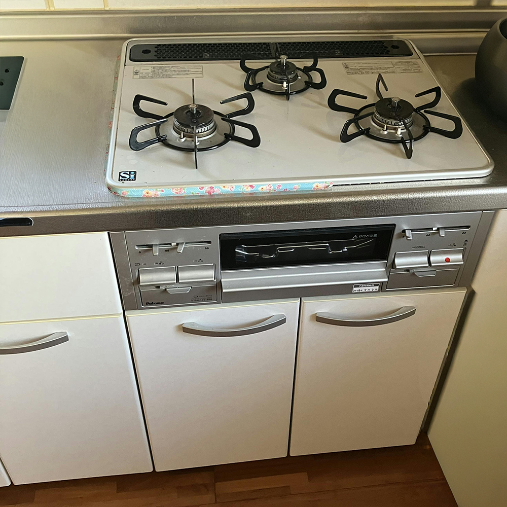 お掃除が行き届いていて、大変キレイな状態でしたが、お母様のために交換されたいとお考えになりました。