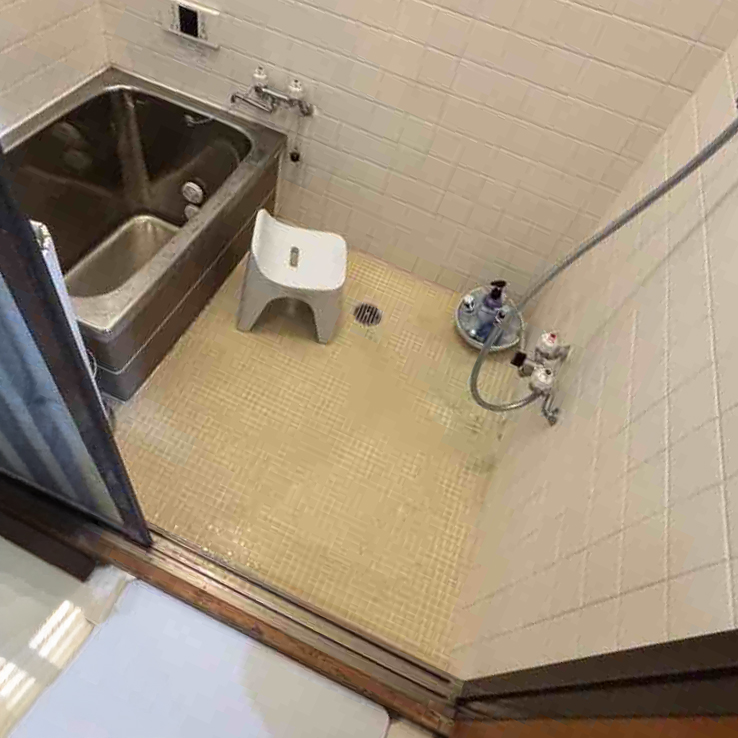 タイル張りのお風呂は、とても寒かったそうです。