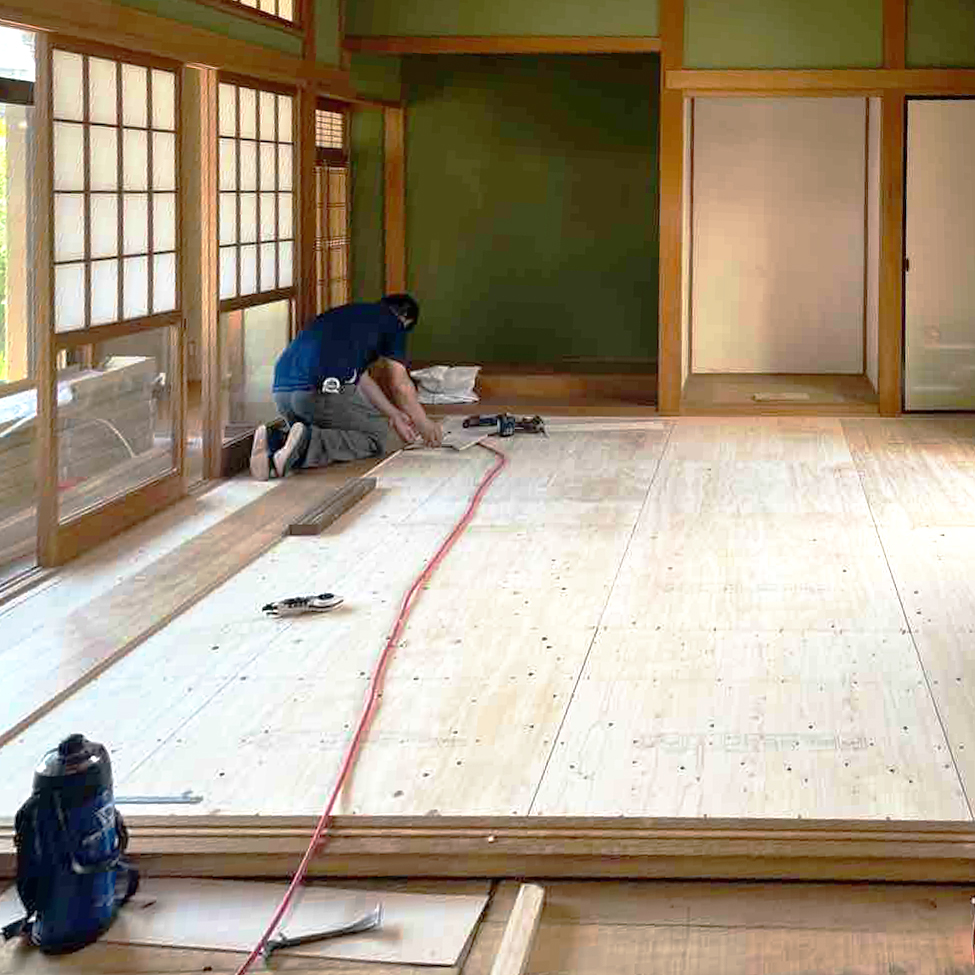 その上からフローリングを張っています。