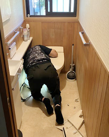 既存のタンクレストイレを撤去