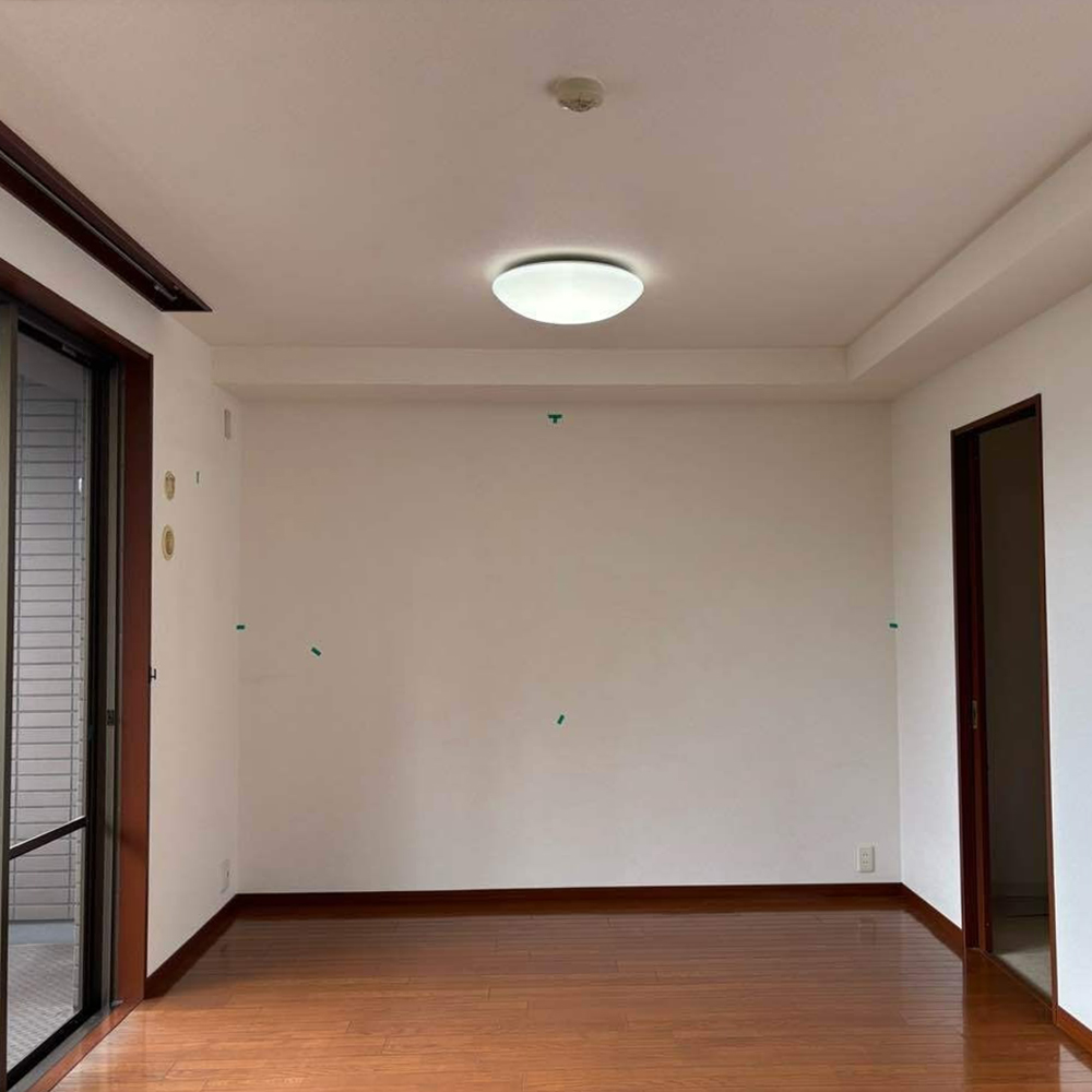 リノベーション前はリビングとキッチンが区切られていました。