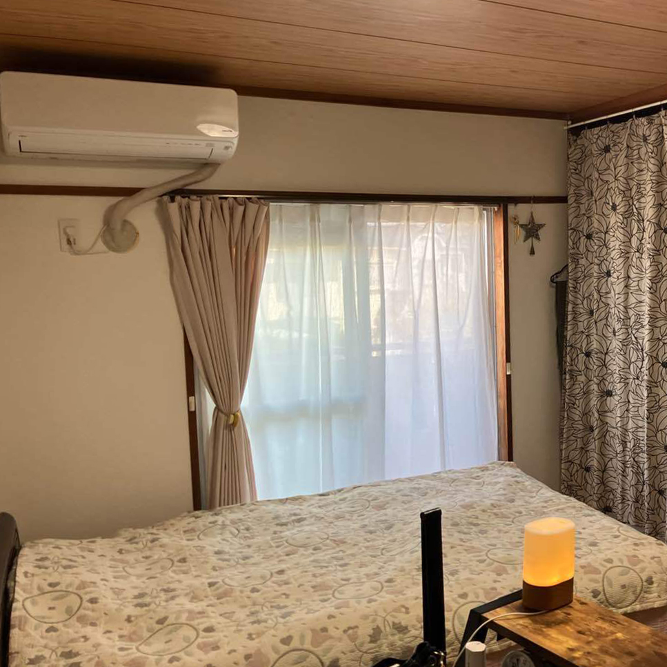 ふすまははずして、カーテンで代用されていました。