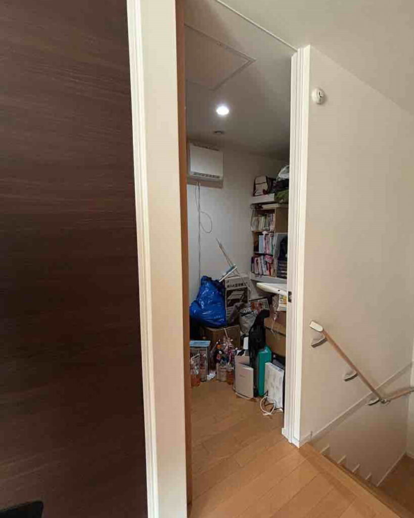 ２階の納戸の一部にトイレを新設します。
家の図面や配管の調査を行って、工事が可能かどうか判断しました。