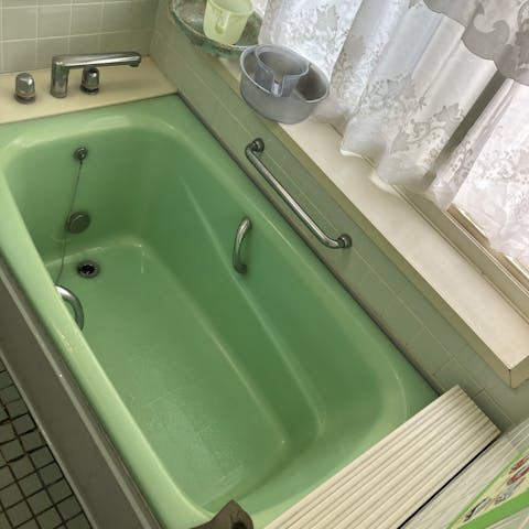 タイルが割れてしまい、水漏れが心配でした。