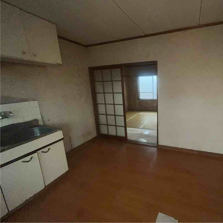 畳の部屋も傷んでいました。