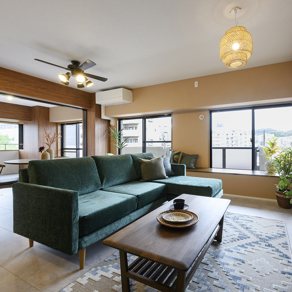 リビングに隣接していた洋室をとりこみ、見渡すほどに広いゆとりのある部屋となりました。