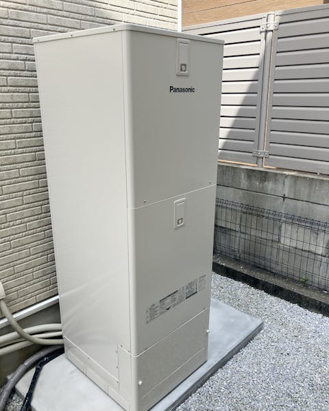 ご希望に加えて、今後どのようなサイズのエコキュートでも置けるように土間を打ちました。