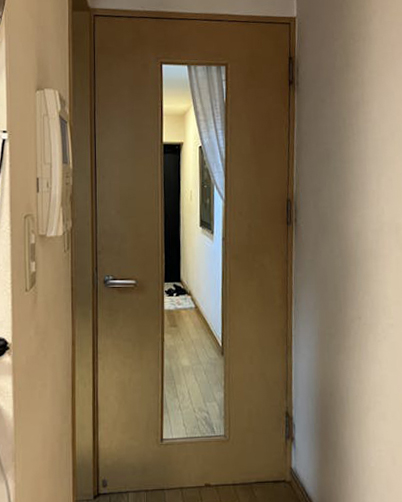 ガラスがわれて、困られていました。