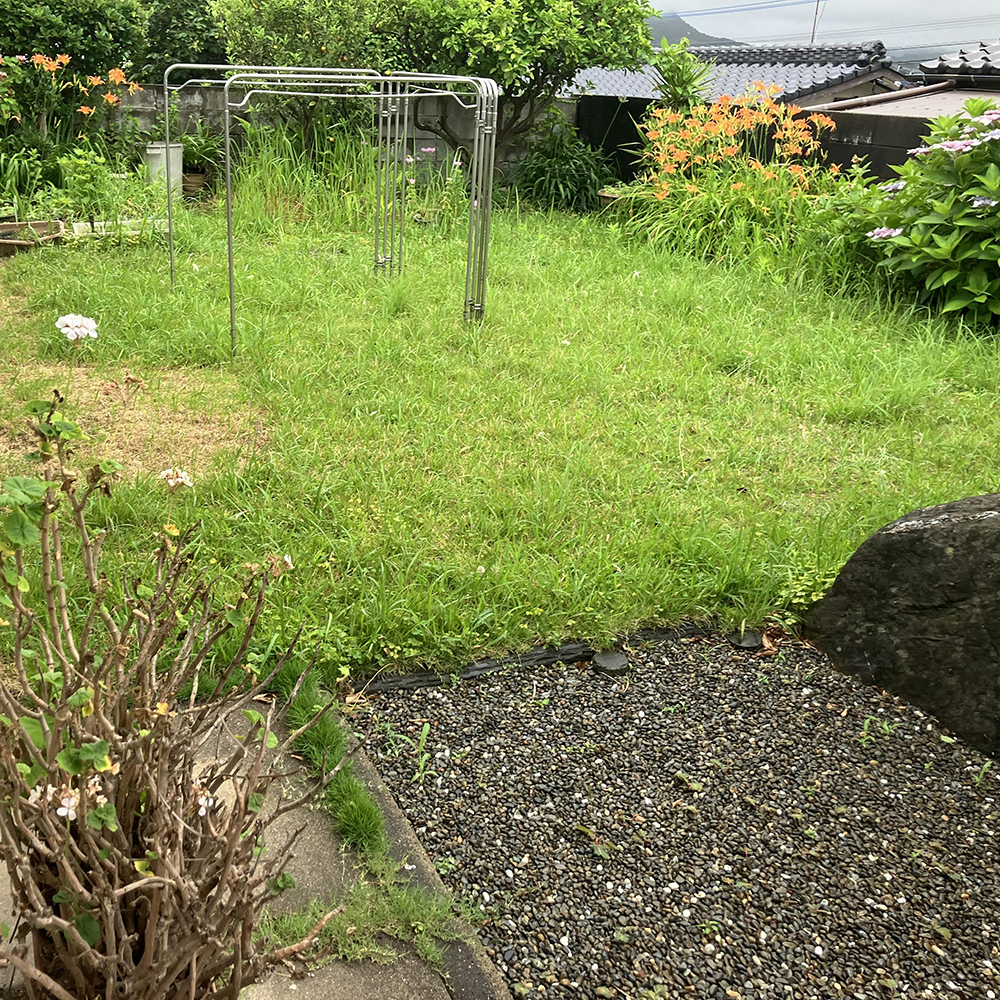 お庭も広くて、草取りも大変でした。
