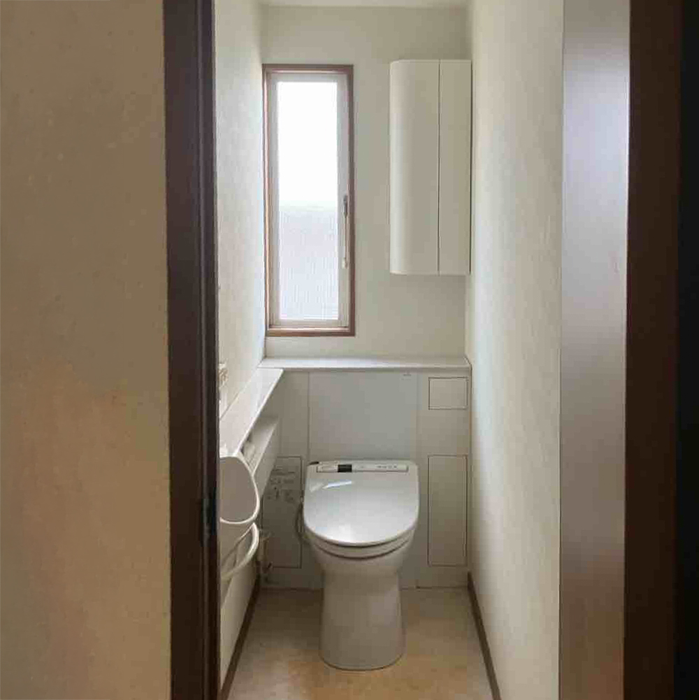 トイレは換気扇がないことを不便に感じておられました。