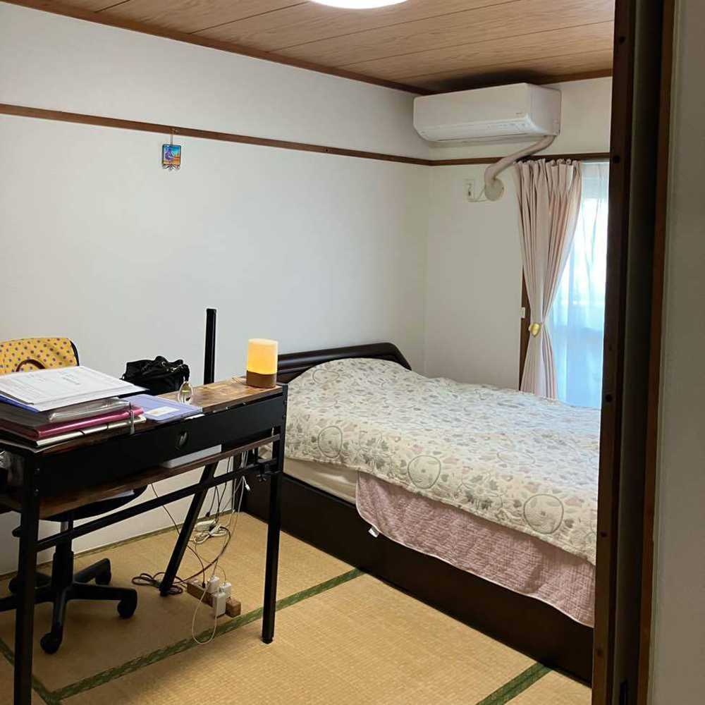 畳の上にベッドを置いて使用されていました。
