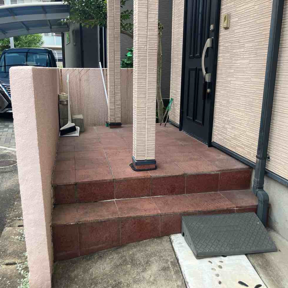 リフォーム前の玄関ポーチ