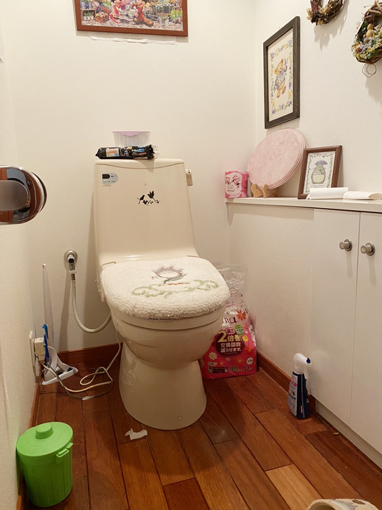 長く使用されたリフォーム前のトイレ。
古さが目立ってきていました。