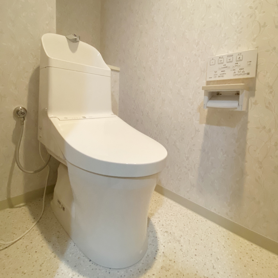 TOTO ZJ1をセレクトしました。<br />
ウォシュレット一体型のトイレです。<br />
節水性と快適機能の両立を実現した人気の商品です。