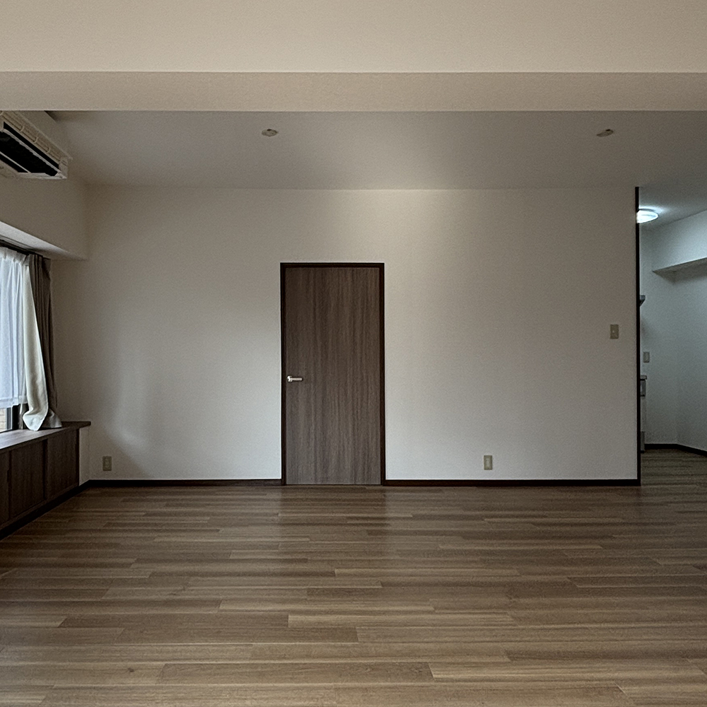 扉の奥は個室があります。