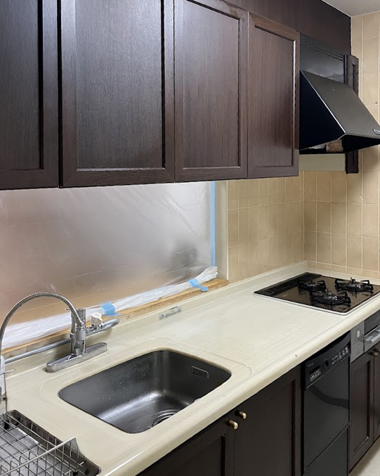 30年経ったキッチンは、経年劣化とともに古さを感じておられました。