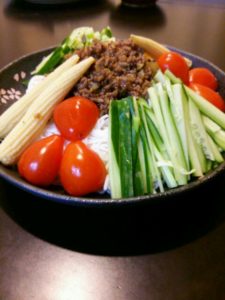 野菜たっぷり肉みそそうめん