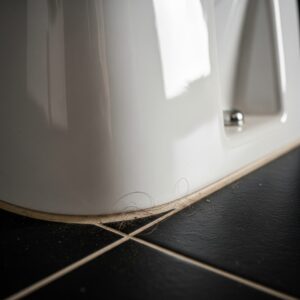 【トイレの臭い、もう悩まない！】リフォームでできる根本対策と、壁材・床材・換気扇の最適解